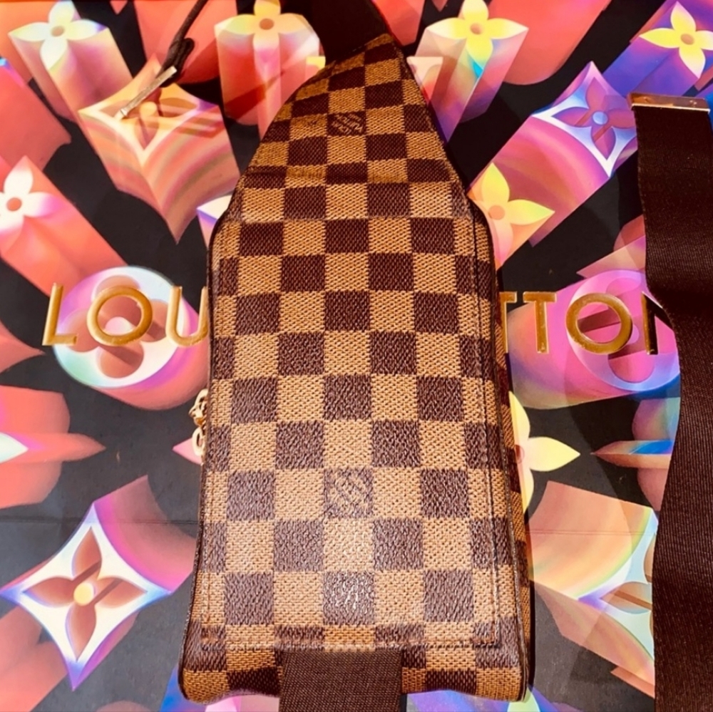 💖💗🔥 SO HOT!!! LOUIS VUITTON GERONIMOS BUM BAG! MINT CONDITION! Merry Xmas! - Picture 5 of 16